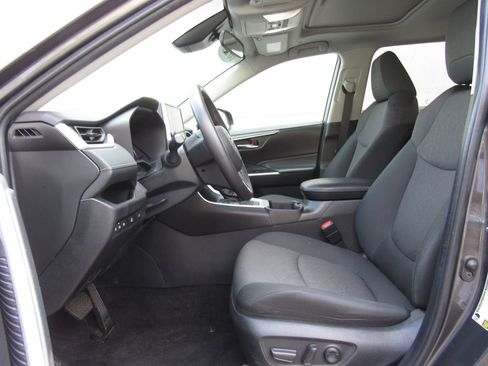 Used 2024 Toyota RAV4 XLE w/ Convenience Package image 10