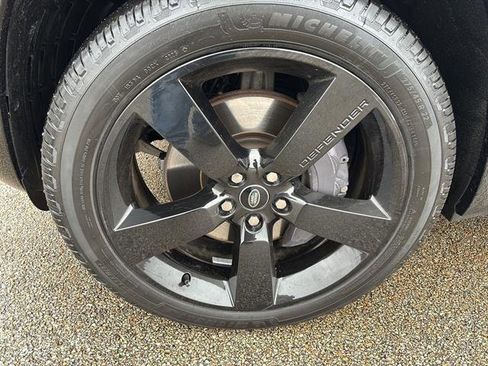 Used 2023 Land Rover Defender 130 X-Dynamic SE image 9