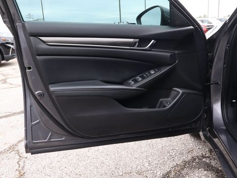 Used 2018 Honda Accord Sport image 13