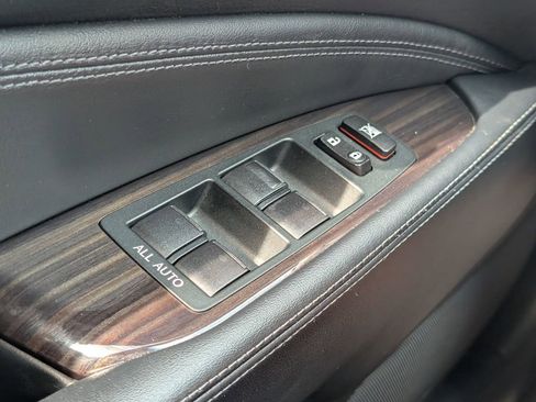 Used 2013 Lexus LS 460 w/ Comfort Pkg RWD image 14