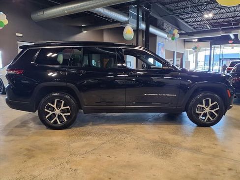 Used 2025 Jeep Grand Cherokee L Limited w/ Luxury Tech Group II image 8