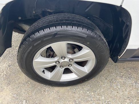 Used 2013 Jeep Patriot Latitude AWD/4WD image 29