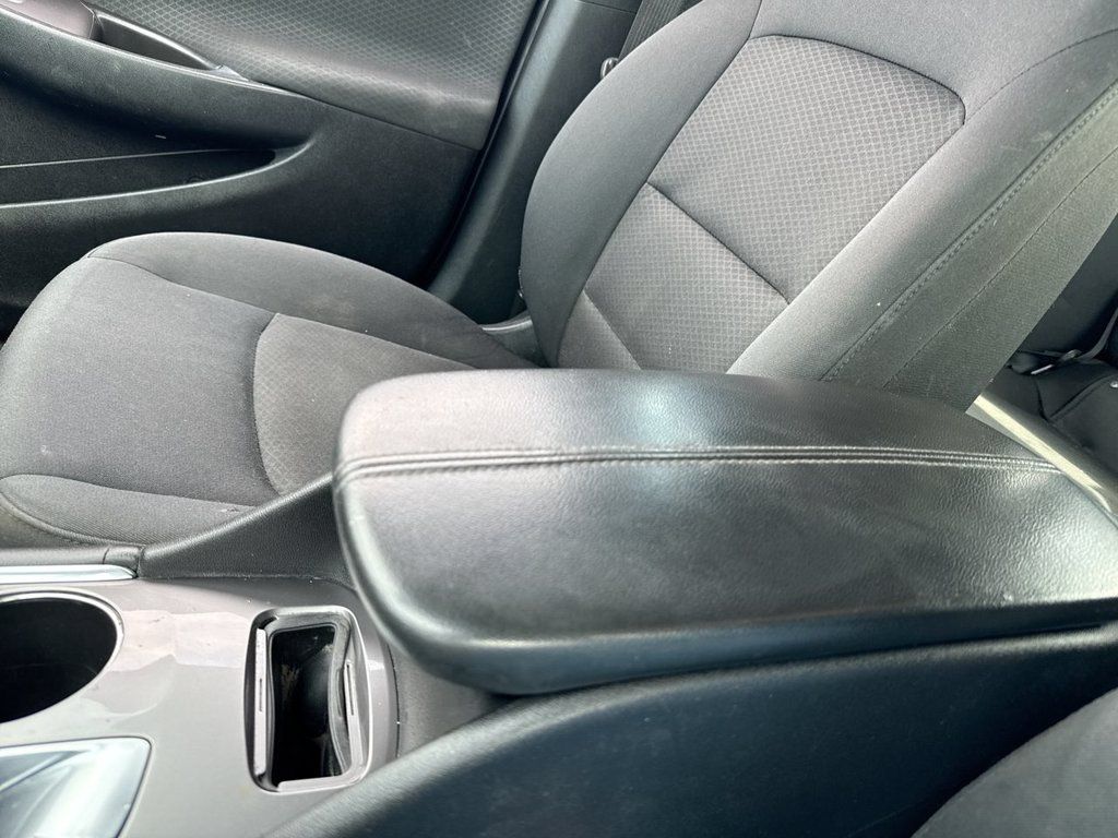 Used 2016 Chevrolet Malibu LT FWD image 21