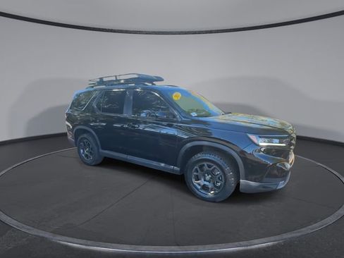 Used 2023 Honda Pilot TrailSport image 3