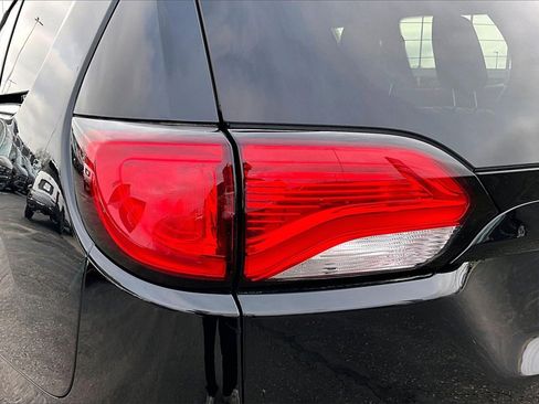 Used 2017 Chrysler Pacifica Touring-L image 31