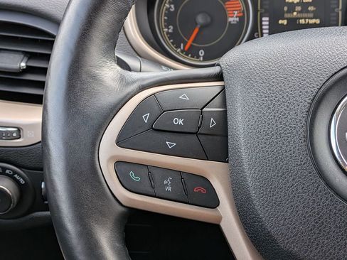 Used 2017 Jeep Cherokee Latitude w/ Comfort/Convenience Group image 15