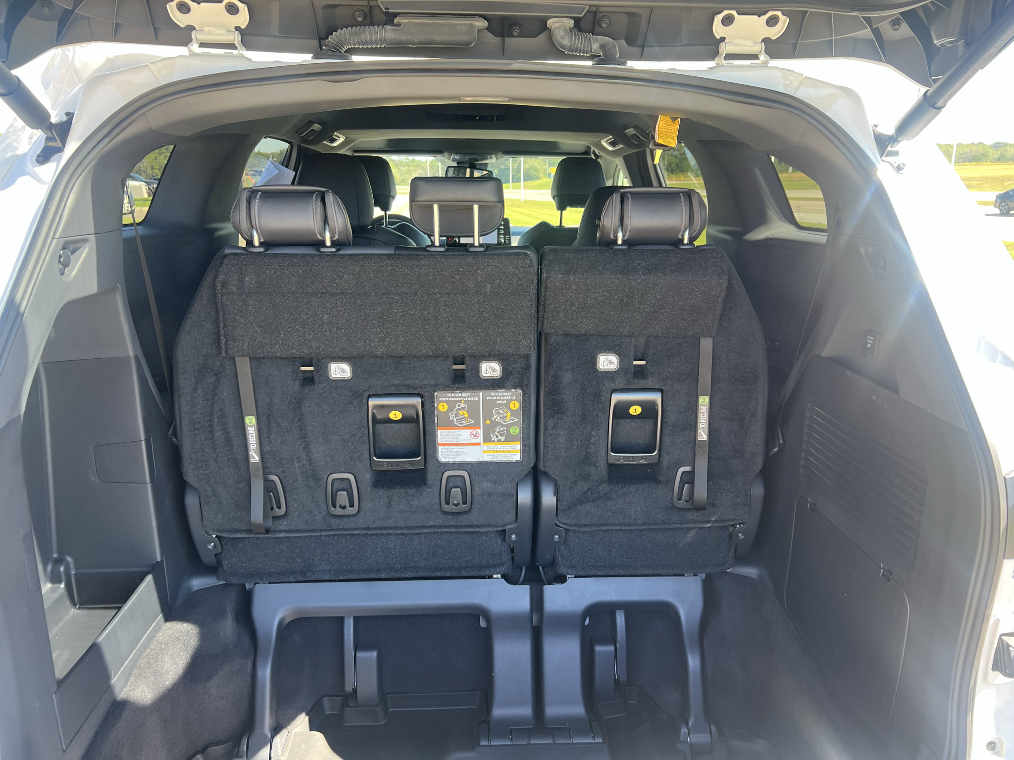 Used 2024 Toyota Sienna XSE w/ XSE Plus Package FWD image 6
