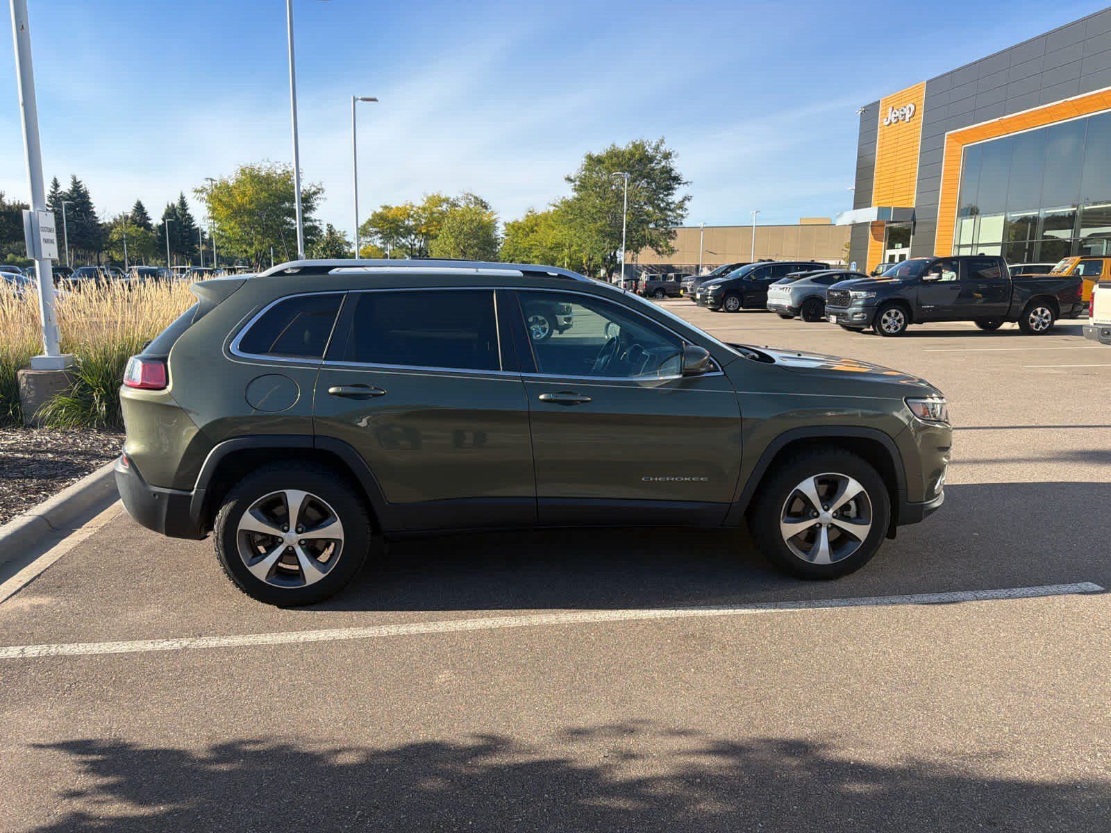 Used 2021 Jeep Cherokee Limited AWD/4WD image 4