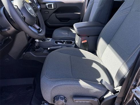 New 2025 Jeep Gladiator Sport image 19