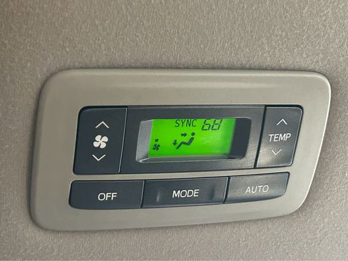 Used 2013 Toyota Sienna XLE image 14