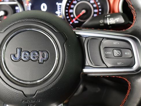 Used 2022 Jeep Gladiator Rubicon w/ LED Lighting Group AWD/4WD image 10