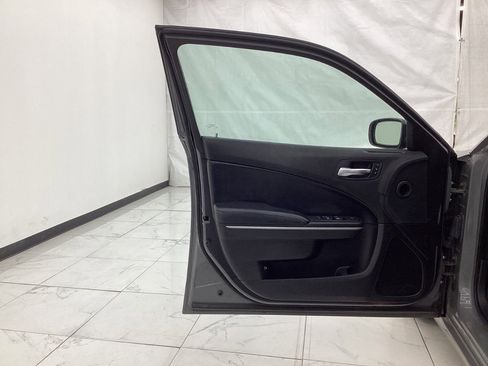Used 2019 Dodge Charger SXT w/ Leather Interior Group image 18
