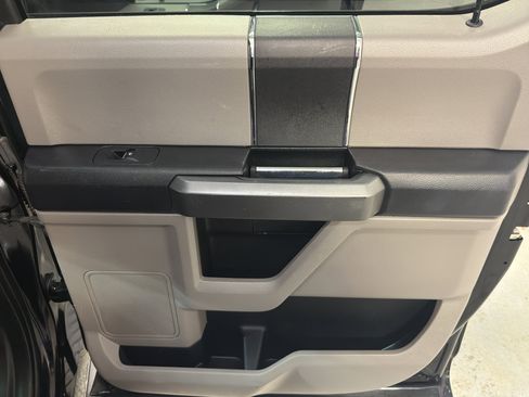 Used 2016 Ford F150 XLT image 24