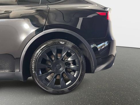 Used 2024 Tesla Model Y Long Range RWD image 13