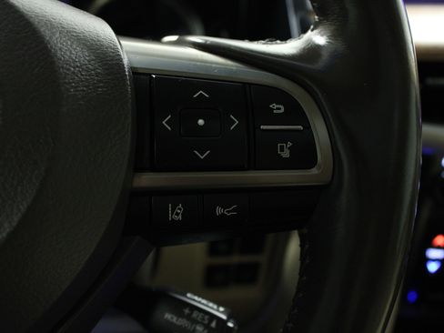 Used 2019 Lexus LX 570 4WD w/ Luxury Package image 21