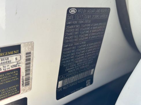 Used 2017 Land Rover Discovery HSE image 35