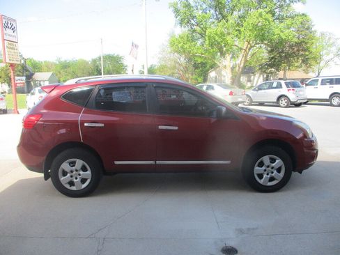 Used 2015 Nissan Rogue S w/ Convenience Package AWD/4WD image 2