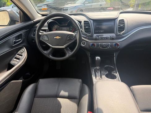 Used 2019 Chevrolet Impala LT FWD image 22