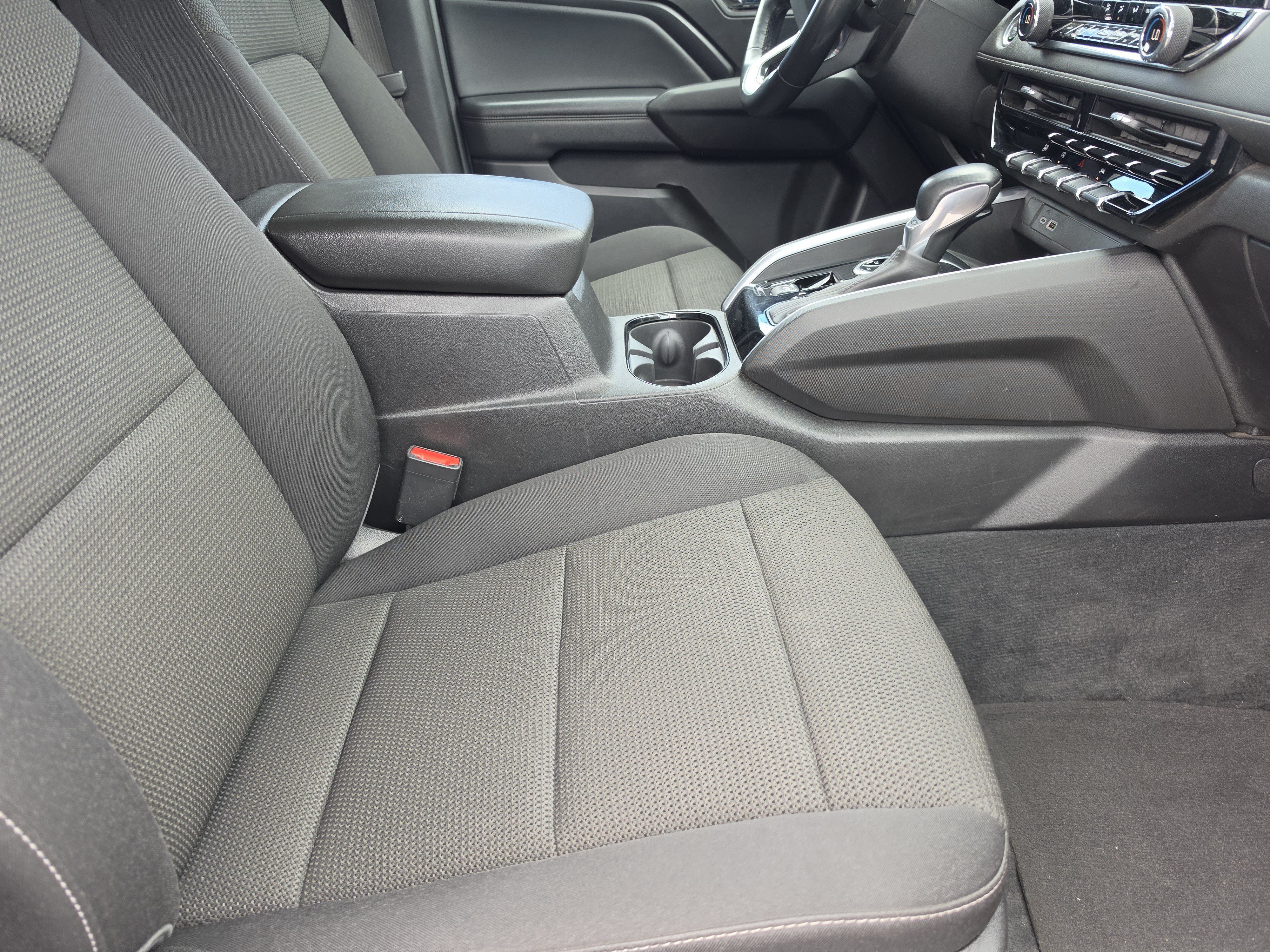 Used 2024 Chevrolet Colorado LT w/ LT Convenience Package AWD/4WD image 12