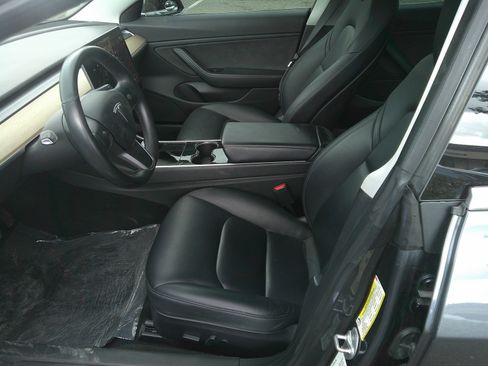 Used 2018 Tesla Model 3 Long Range RWD image 7