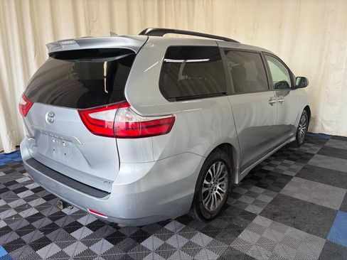 Used 2019 Toyota Sienna XLE FWD image 6