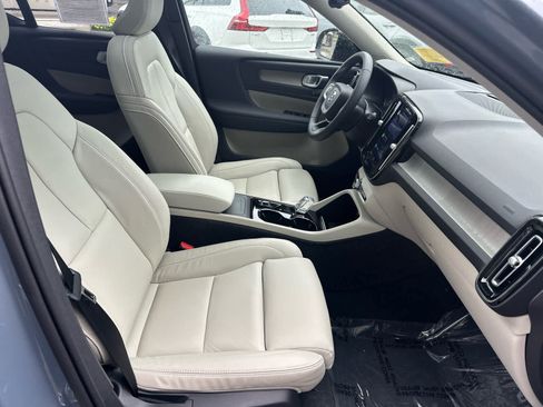 Used 2023 Volvo XC40 B5 Plus w/ Protection Package Premier AWD/4WD image 44