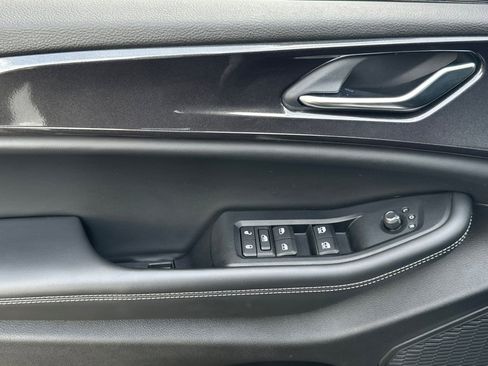 Used 2023 Jeep Grand Cherokee Altitude image 11