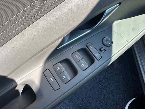 Used 2024 Hyundai Elantra SEL FWD image 19