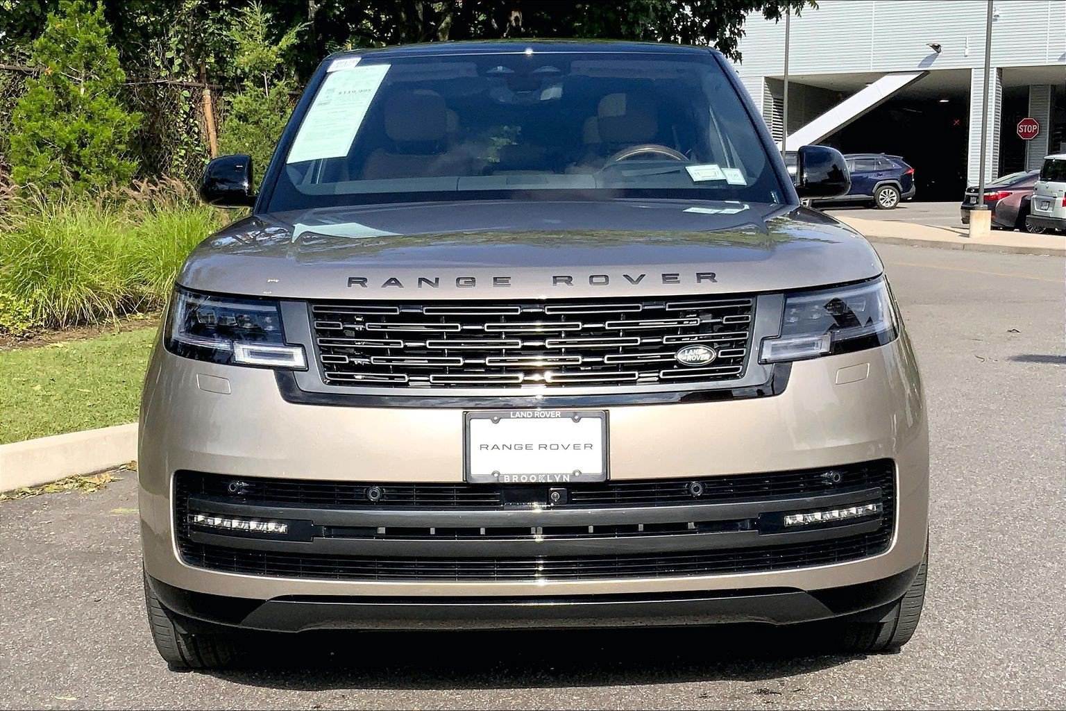 Certified 2025 Land Rover Range Rover SE AWD/4WD image 2