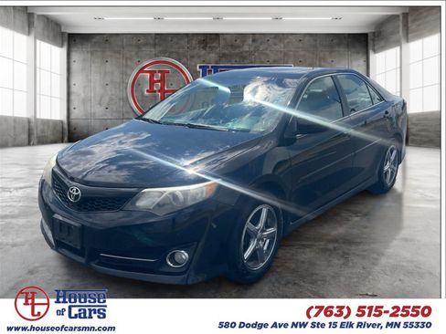 Used 2014 Toyota Camry SE w/ Leather Package FWD image 1