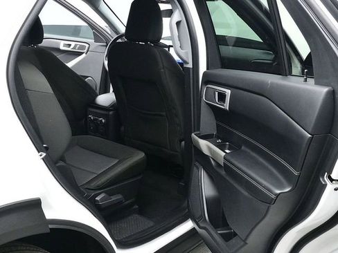 Used 2022 Ford Explorer XLT image 11