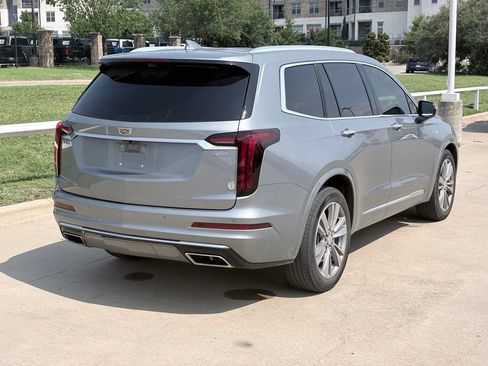 Used 2023 Cadillac XT6 Premium Luxury w/ Technology Package FWD image 4