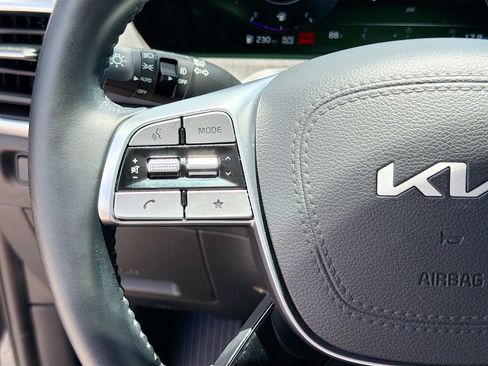 Used 2025 Kia Telluride SX w/ SX Captain's Chair Package FWD image 39
