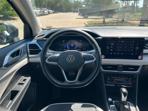 Used 2025 Volkswagen Taos SE FWD image 13