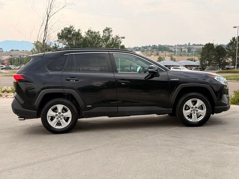 Used 2021 Toyota RAV4 XLE w/ Convenience Package AWD/4WD image 9