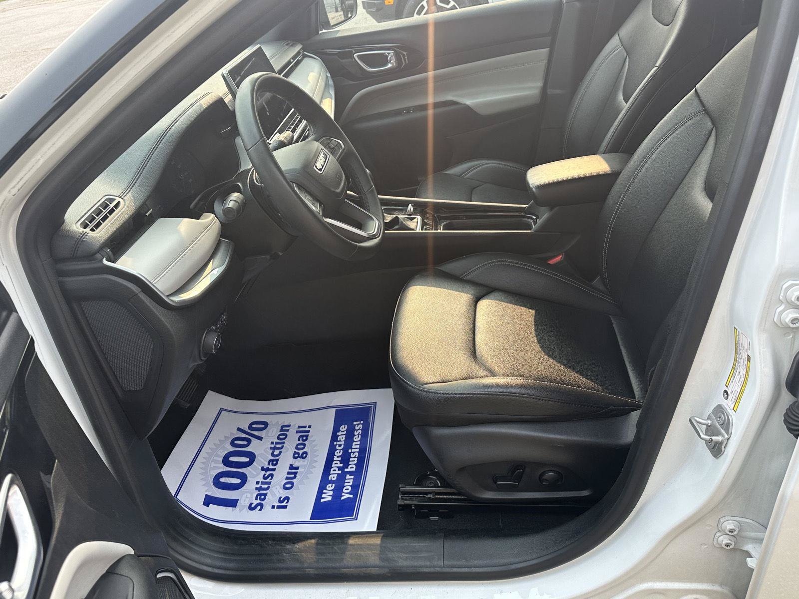 Used 2025 Jeep Compass Limited AWD/4WD image 18