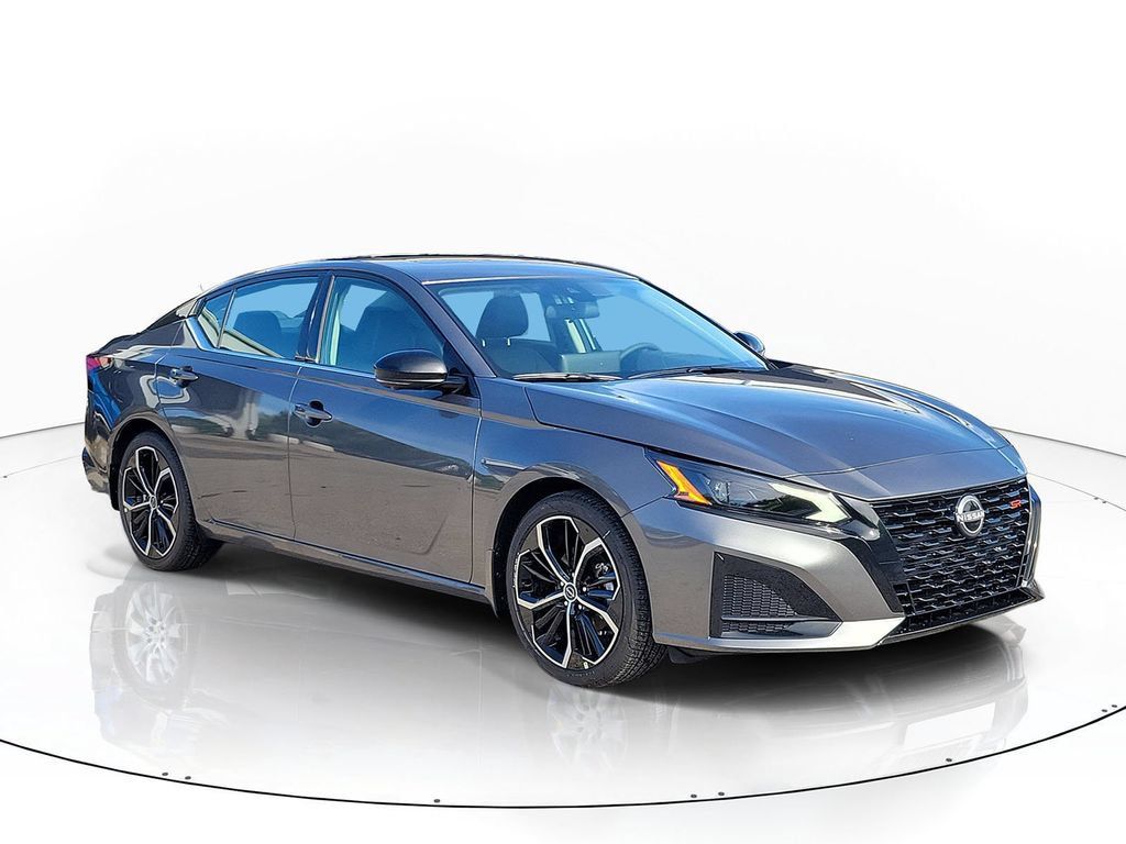 New 2026 Nissan Altima 2.5 SR w/ SR Premium Package FWD image 3