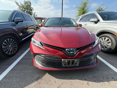 Used 2020 Toyota Camry LE FWD image 2