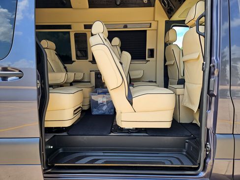 Used 2023 Mercedes-Benz Sprinter 2500 image 29