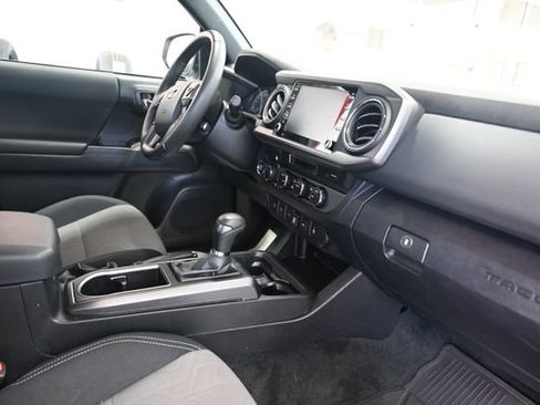 Used 2023 Toyota Tacoma TRD Off-Road w/ Technology Package AWD/4WD image 15
