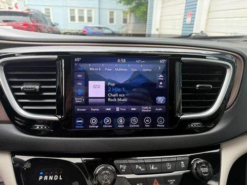 Used 2018 Chrysler Pacifica Touring-L Plus w/ Advanced Safetytec Group FWD image 22