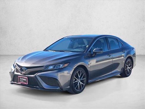 Used 2023 Toyota Camry SE image 1
