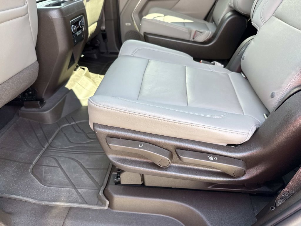 Used 2021 Chevrolet Tahoe LT w/ LT Signature Package AWD/4WD image 16