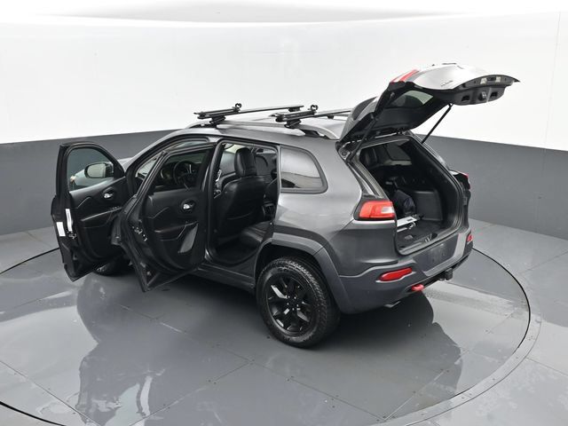 Used 2016 Jeep Cherokee Trailhawk w/ Leather Interior Group AWD/4WD image 26