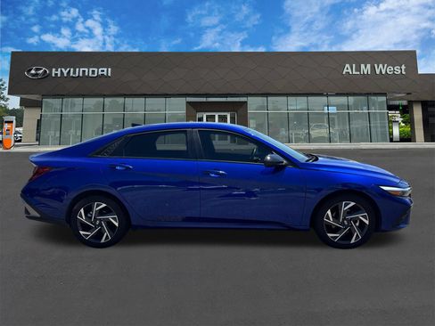 Used 2025 Hyundai Elantra Sport FWD image 4