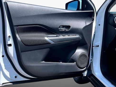 Certified 2023 Nissan Kicks SV FWD image 18