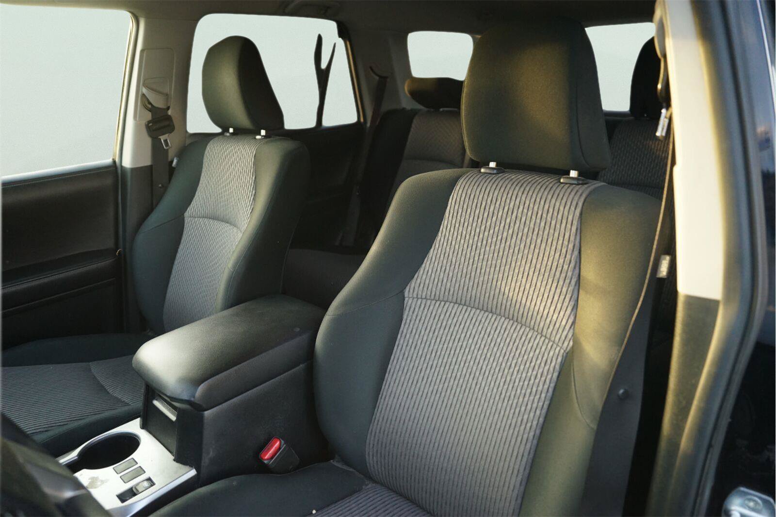 Used 2019 Toyota 4Runner SR5 AWD/4WD image 4