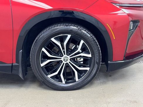 Used 2025 Toyota Crown Signia image 4