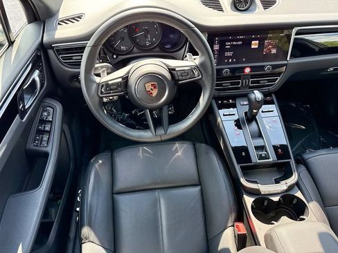 Certified 2025 Porsche Macan AWD/4WD image 17