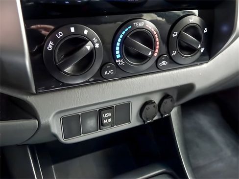 Used 2015 Toyota Tacoma 4x4 Double Cab w/ SR5 Package image 18